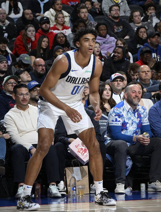 九游游戏中心官网关于浓眉哥在独行侠比赛中关键助攻，比分优势明显引发热议！的信息